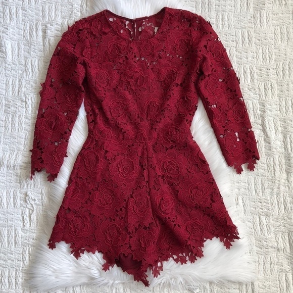 Lovers + Friends Peony Lace Open Back Wine Small Worn By Taylor Swift - Picture 3 of 9